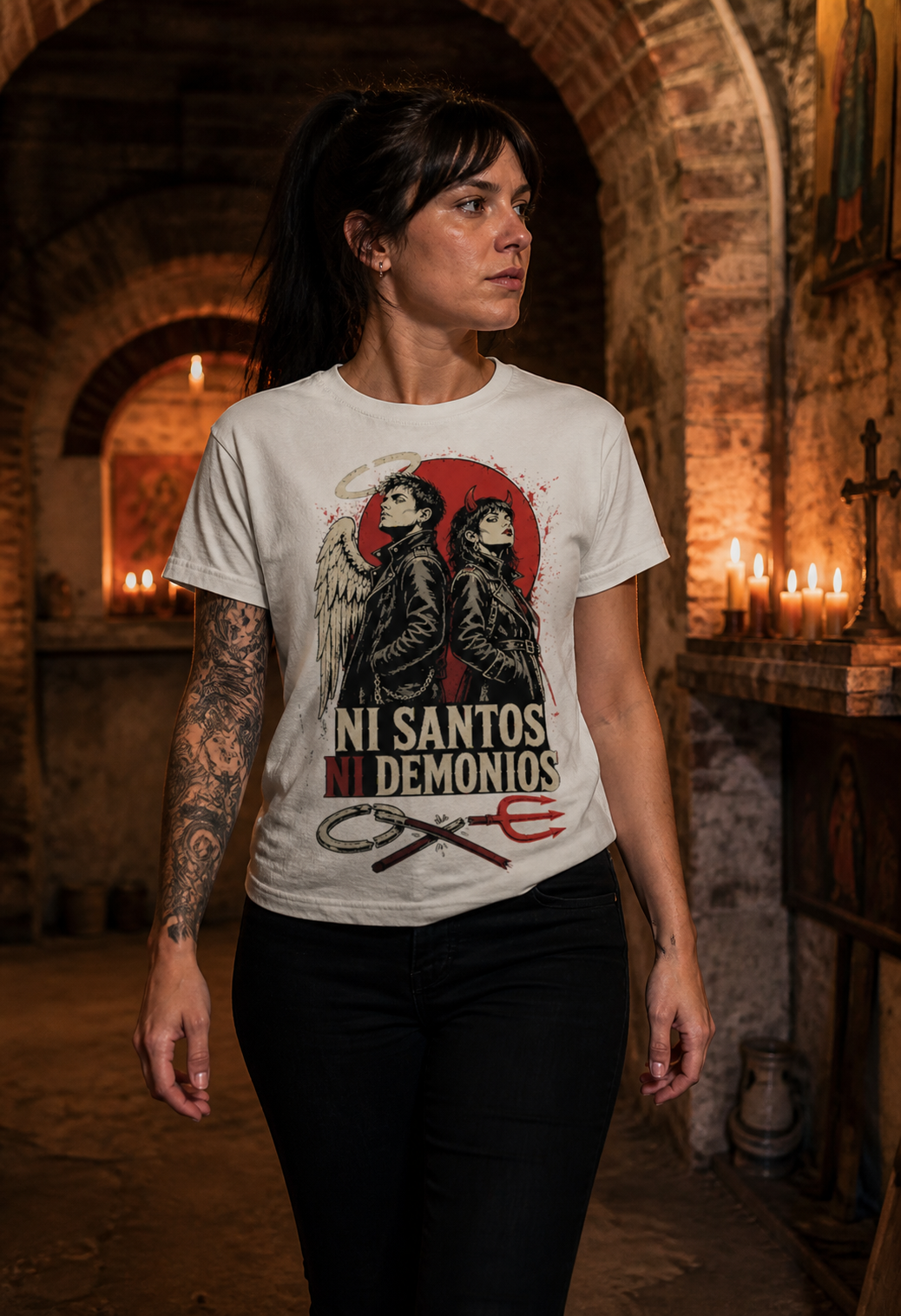 Camiseta Ni Santos Ni Demonios - blanca normal mujer capilla subterránea