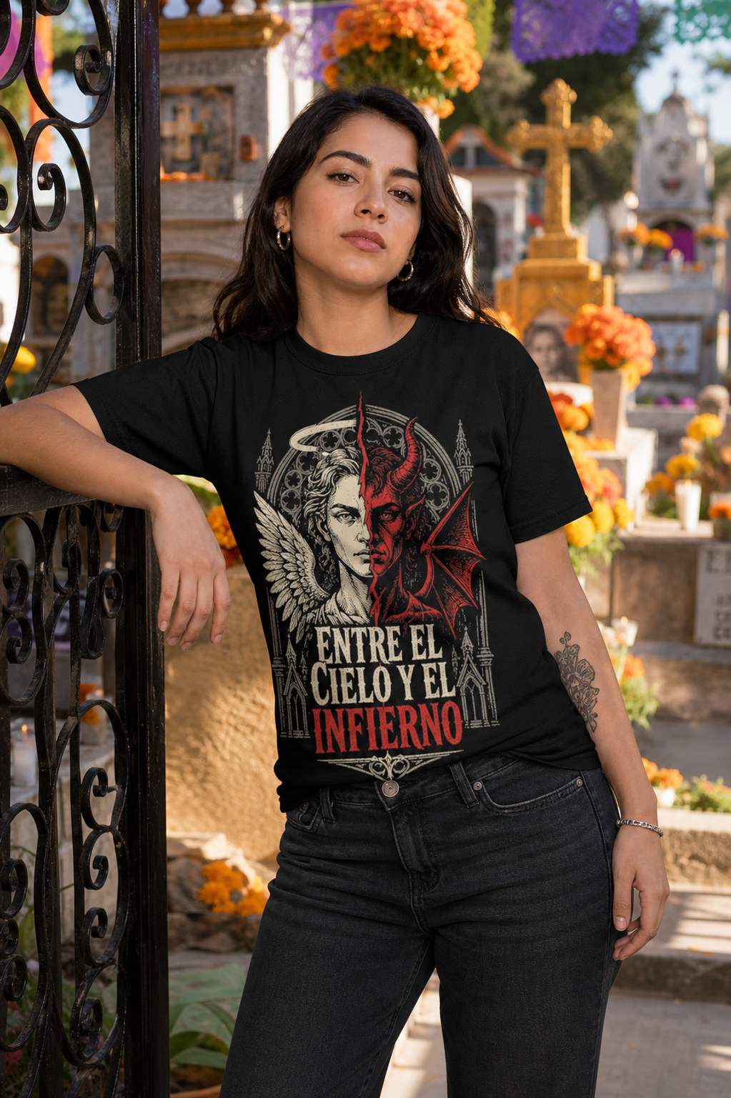 Camiseta Entre el Cielo y el Infierno - negra normal mujer cementerio mexicano
