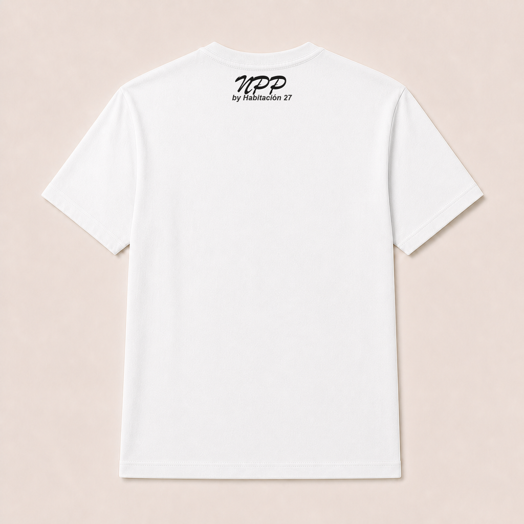 Camiseta Studio en blanco · vista posterior NPP by Habitación 27